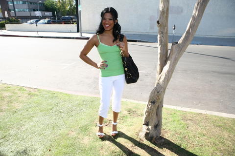 Emy Reyes - Emy Reyes Walks Over To His Place For A Facial! - photo 3 of 14