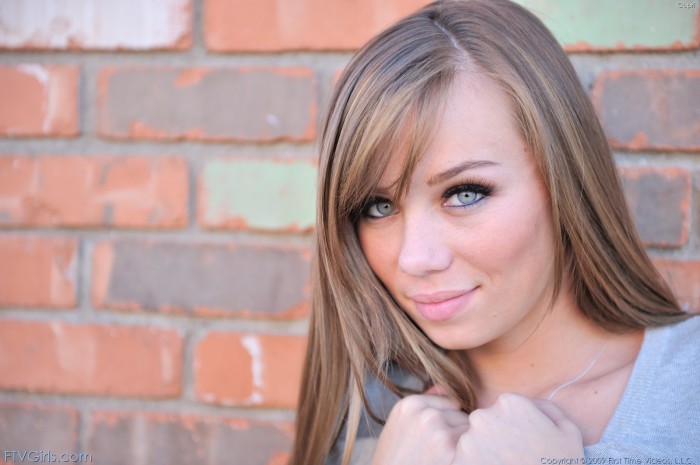 Alexis Capri Posing