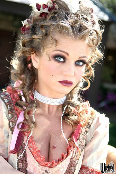 Rita Faltoyano Posing