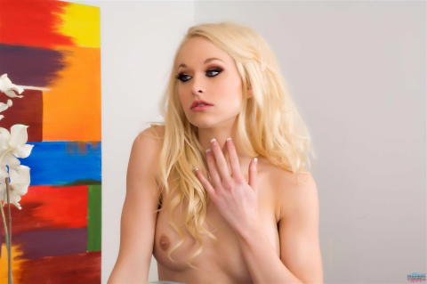 Lux Kassidy - Lux Kassidy Strips Naked And Shows The Goods! - photo 1 of 1
