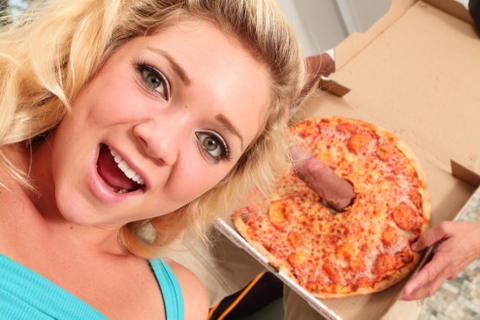 Jessi Andrews Gets Horny