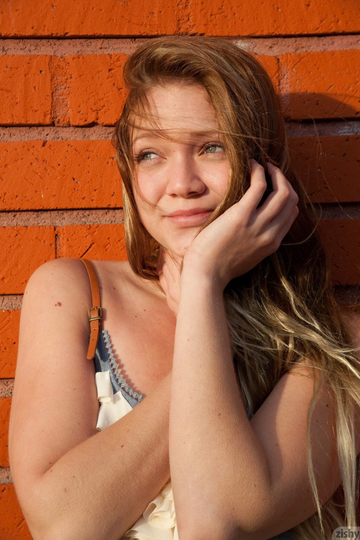 Jessie Andrews Gets Horny