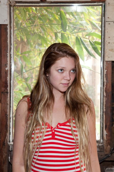 Jessie Andrews - Jessie Andrews Just Can’t Help But To Tease! - photo 1 of 1