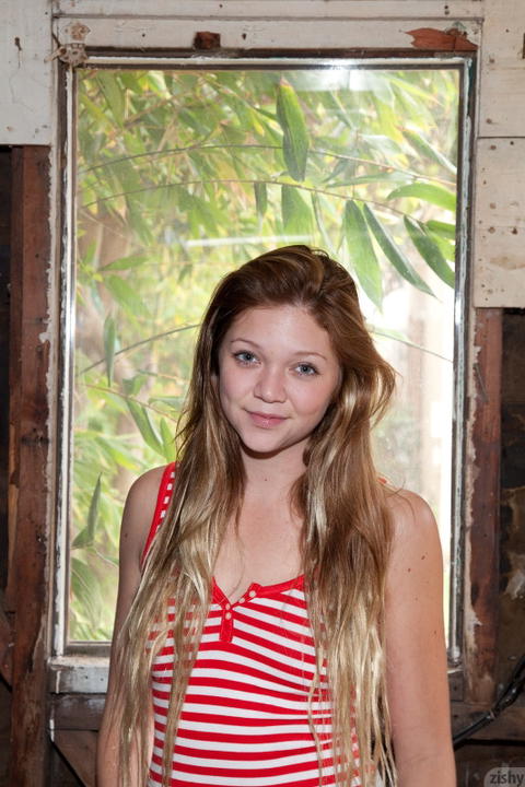Jessie Andrews - Jessie Andrews Just Can’t Help But To Tease! - photo 1 of 1