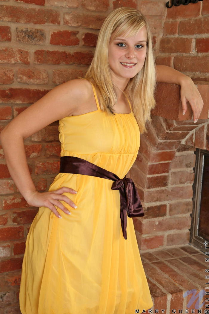 Marry Queen Posing