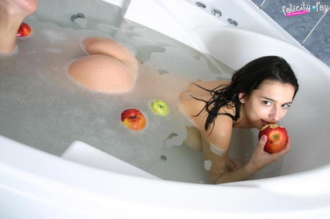 Felicity Fey - Felicity Fey Get All Wet And Soaped Up! - photo 1 of 1