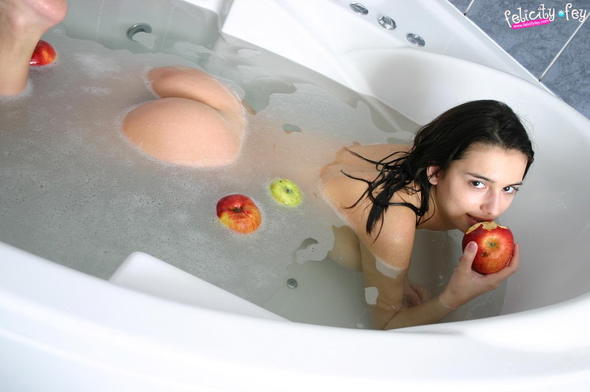Felicity Fey Apple Felicity Fey Apple