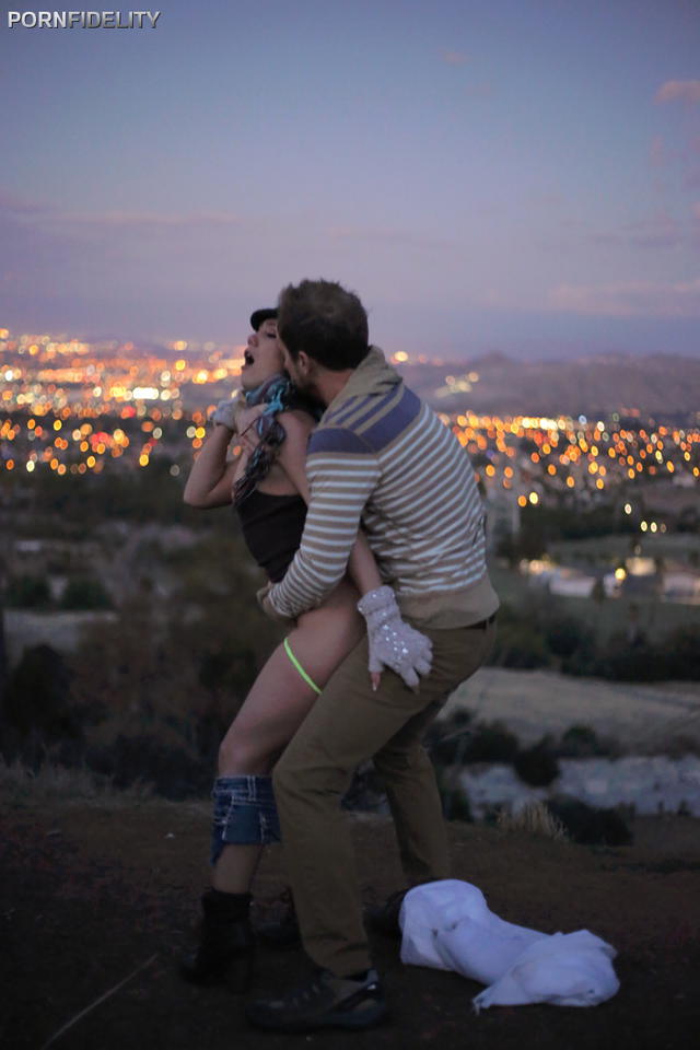 AJ Applegate Hooks Up With Ryan Madison!