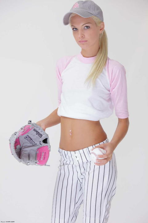 Franziska Facella - Franziska Facella Uses A Baseball Bat And Not To Play Balls! - photo 3 of 16