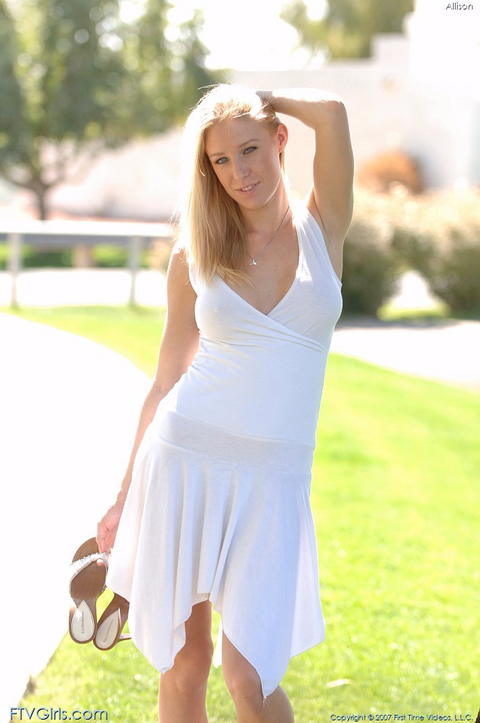 Allison Pierce - Allison Pierce Shows Off That Sexy Sundress! - photo 1 of 1