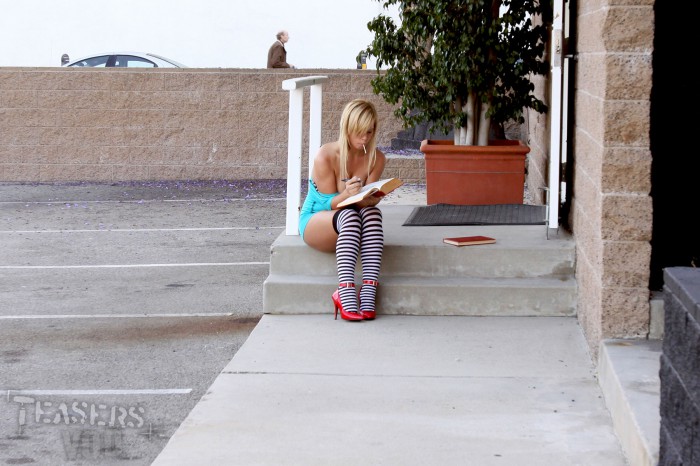 Tara Lynn Foxx Studying