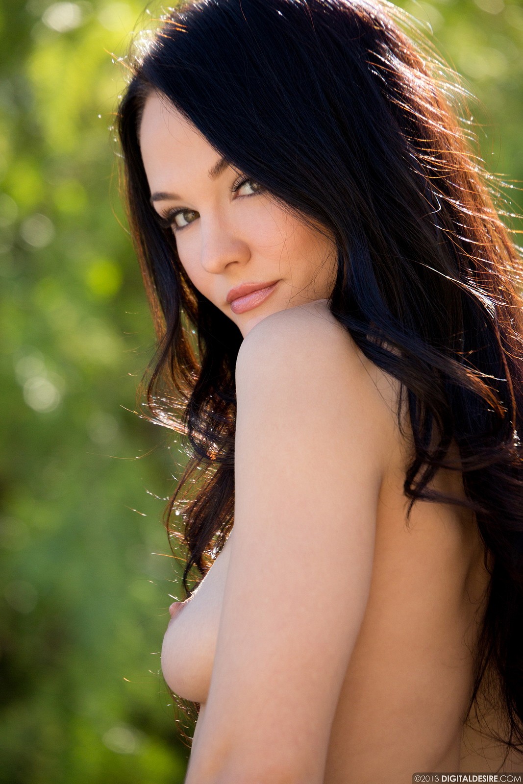 Logan Drae Side Boob