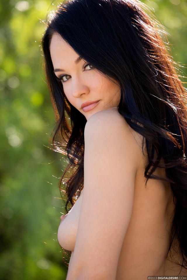 Logan Drae Side Boob