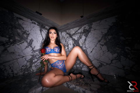 Newer Models - Gal Ritchie Posing In Her Sexy Blue Lingerie! - photo 2 of 20