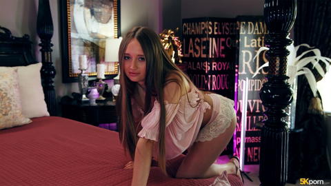 Newer Models - Cara Danvers Spread Out And Cream Pied! - photo 1 of 1