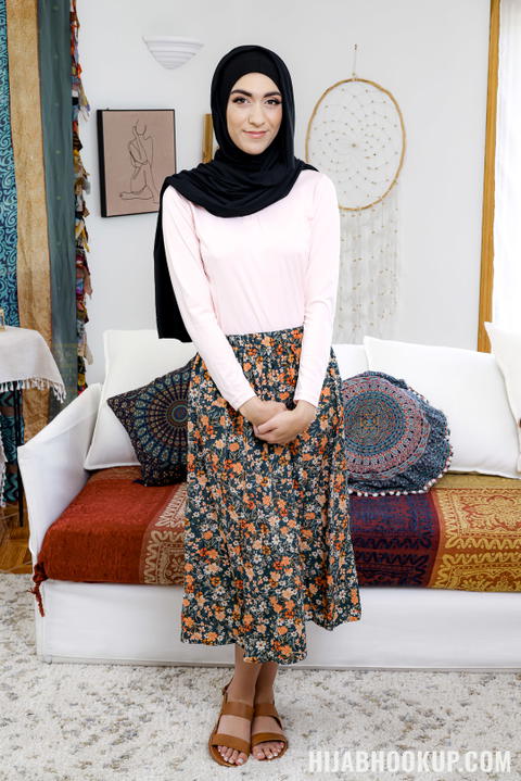 Aubry Babcock - Aubry Babcock With Pictures From Her Hijab Hookup Set! - photo 1 of 1