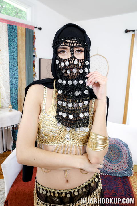 Aubry Babcock - Aubry Babcock With Pictures From Her Hijab Hookup Set! - photo 1 of 1