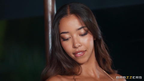 Lia Lin - Lia Lin Cucks Her Boyfriend With The Club’s Bouncer! - photo 5 of 24