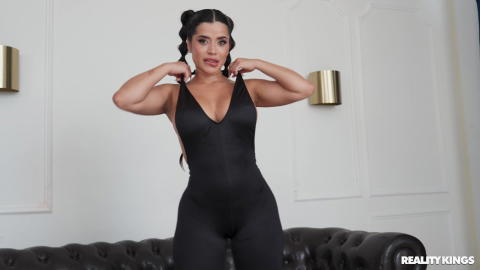 Sara Retali - Sara Retali Tight Blue Jeans Cant Hold Back All That Booty! - photo 1 of 1