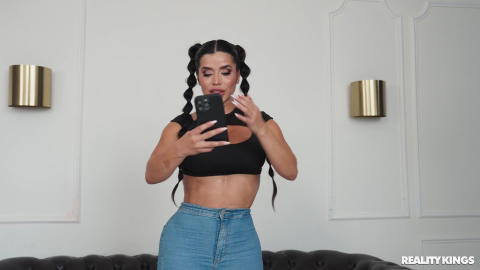 Sara Retali - Sara Retali Tight Blue Jeans Cant Hold Back All That Booty! - photo 8 of 24