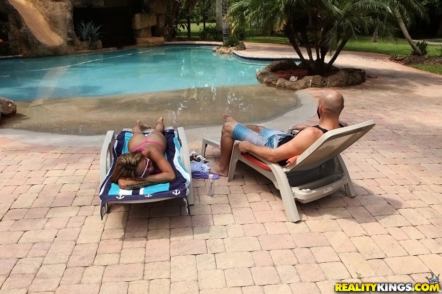 Guiliana Alexis Tanning