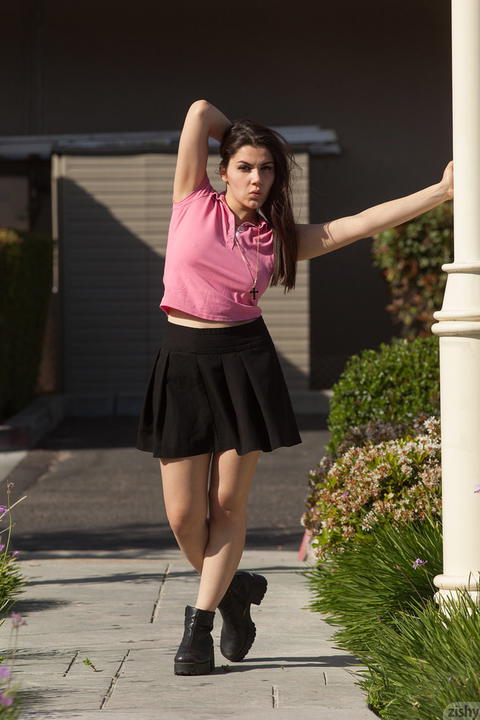 Valentina Nappi - Ms Valentina Out In LA Showing Off Again! - photo 1 of 1