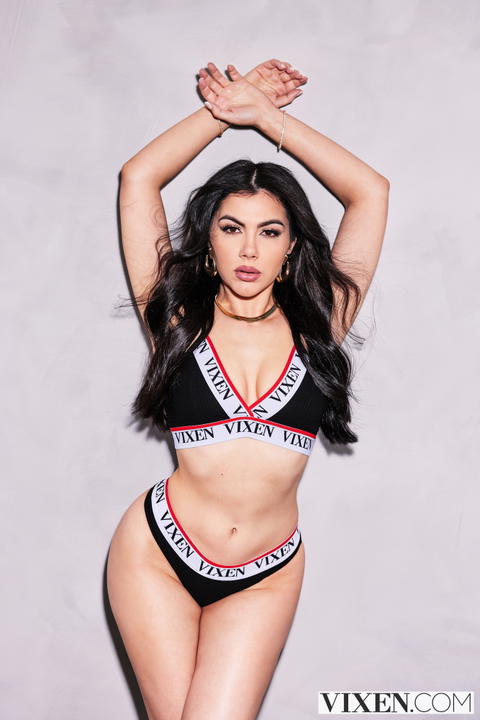 Valentina Nappi - Valentina Nappi Is In The Mood For A Bit Of Fucking! - photo 1 of 1
