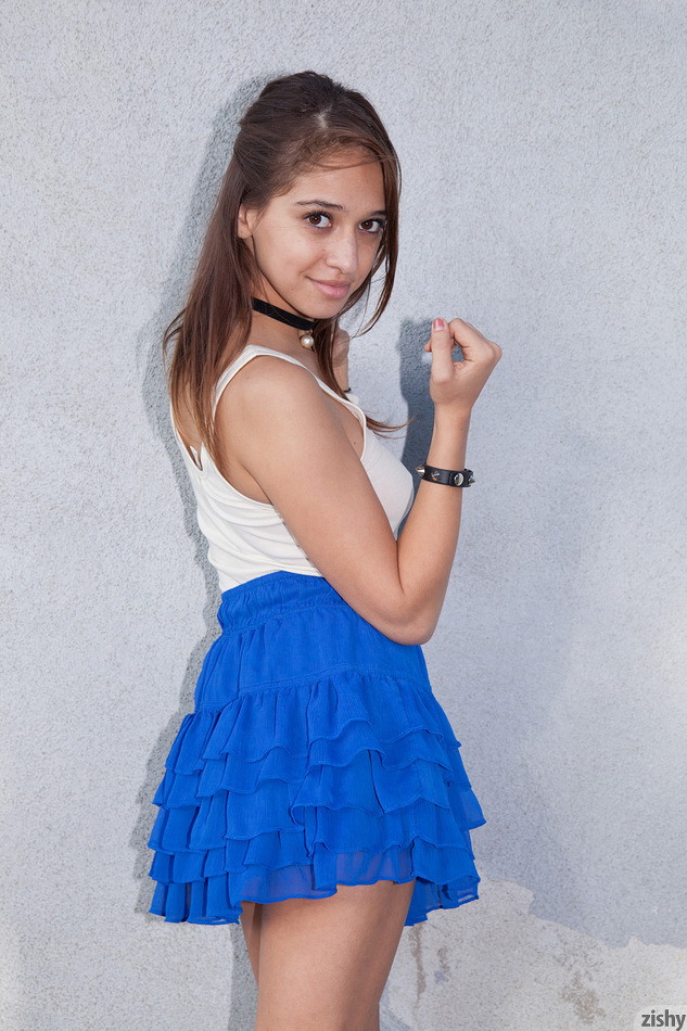 Sara Luvv Choker