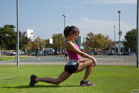 Sara Luvv - Sara Luvv Gets In A Sexy Work Out At The Park! - photo 1 of 1