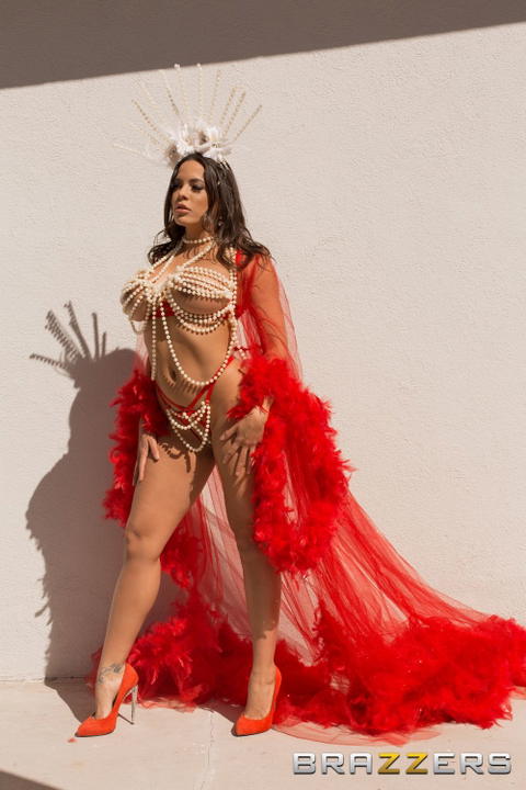 Luna Star - Luna Star Goes From The Festival To Michael Stefano’s Cock! - photo 1 of 1