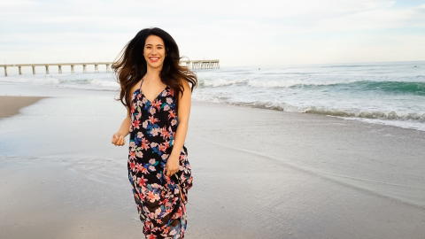 Eva Lovia - Eva Lovia Flashes Us Her Pussy While At The Beach! - photo 1 of 1