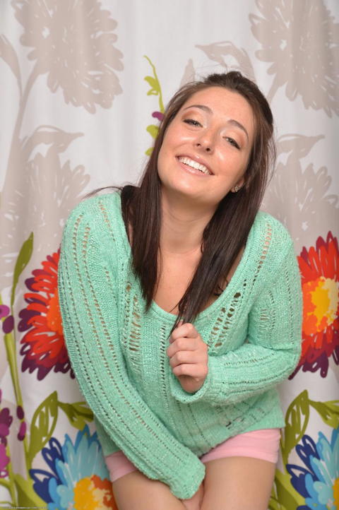Nikki Lavay - Nikki Lavay Does Her Thing In The Bathroom! - photo 1 of 1