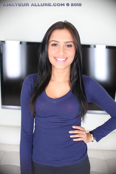 Giselle Mari - Giselle Mari Up Close Sucking Dick For Amateur Allure! - photo 1 of 1