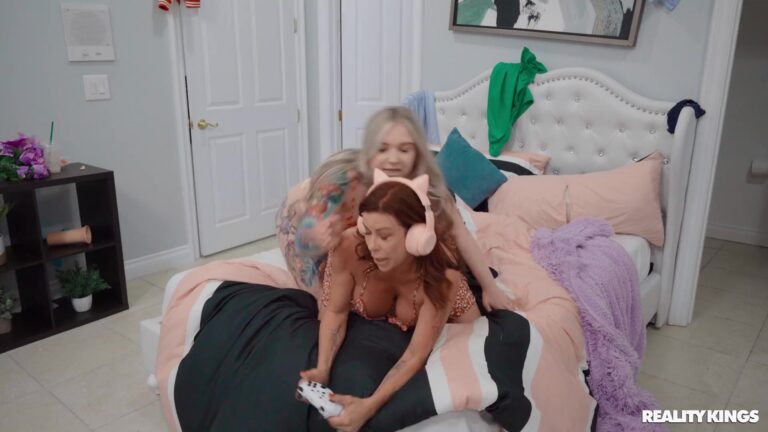 Alexis Fawx - Alexis Fawx And Kaiia Eve Stopping Games To Sit On Each Others Face! - photo 1 of 1