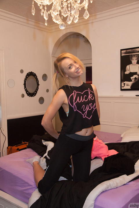 Carmen Callaway - Carmen Callaway Just Messing Around In Her Room! - photo 1 of 1