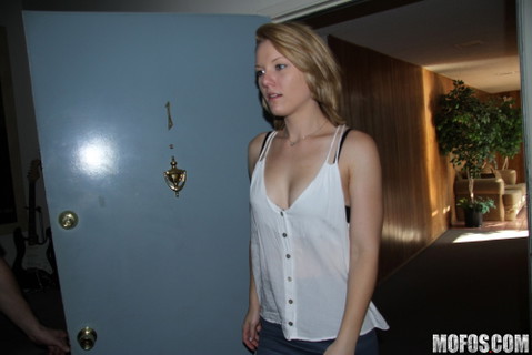 Sienna Day - Sienna Day Gets Picked Up And Spends The Day Sucking And Fucking! - photo 3 of 24