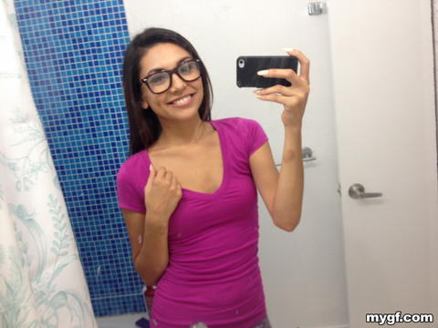 Serena Torres - Serena Torres Takes A Lot Of Selfies And Then Sucks His Cock! - photo 1 of 24