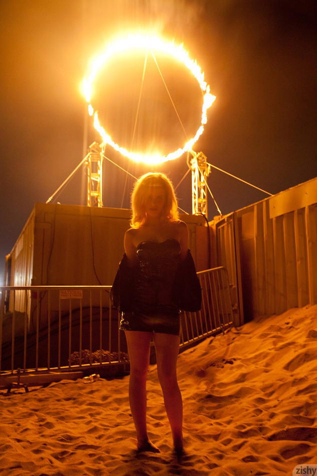 Catie Parker Out At The Beach Showing A Bit Of Skin!