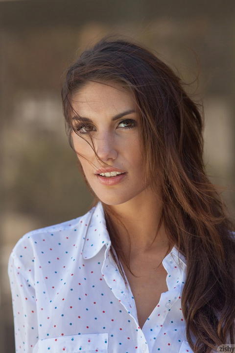 August Ames - August Ames In LA In A Tease Photoshoot for “Zishys”! - photo 1 of 1