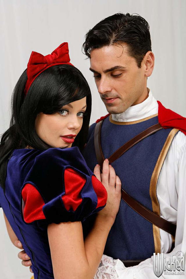 Riley Steele In A Cosplay Sex Scene!
