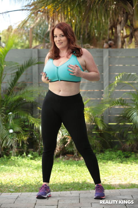 Maggie Green - Maggie Green Is All Over Sofie Reyez Petite Body! - photo 1 of 1