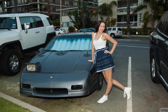 Belle Knox Public Flashing While Out In LA!