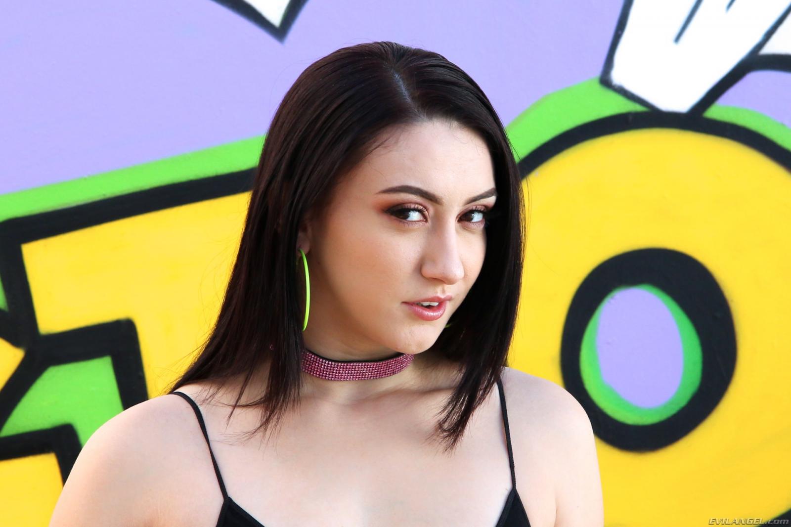 Mandy Muse: Big-Assed Mandy's Gape-Farting Sodomy - 1