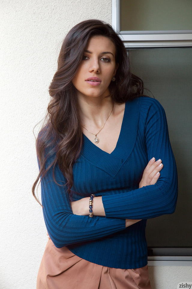 Lavi Neagu Works Her Sexy Poses For Zishy!