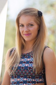 Candace Mazlin Heads To The Park For Some Public Flashing!