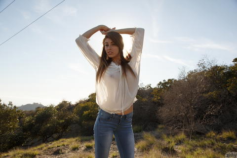 Zishy - Gracie Thibble In And Out Of Her Tight Blue Jeans! - photo 5 of 8