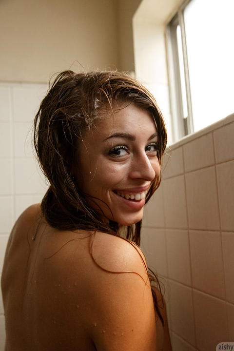 Zishy - Gracie Thibble All Wet And Sexy In The Shower! - photo 4 of 8