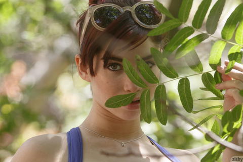 Zishy - Jazz Reilly Flashes At A Public Park! - photo 2 of 8