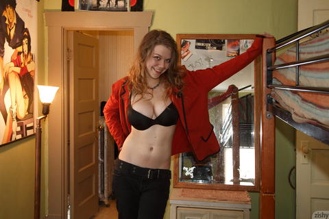 Zishy - Hilary Craig Is A Big Anime Fan! - photo 6 of 16