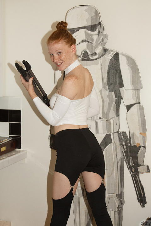 Zishy - Abby Vissers Sexy Redhead And Freckles! - photo 1 of 8